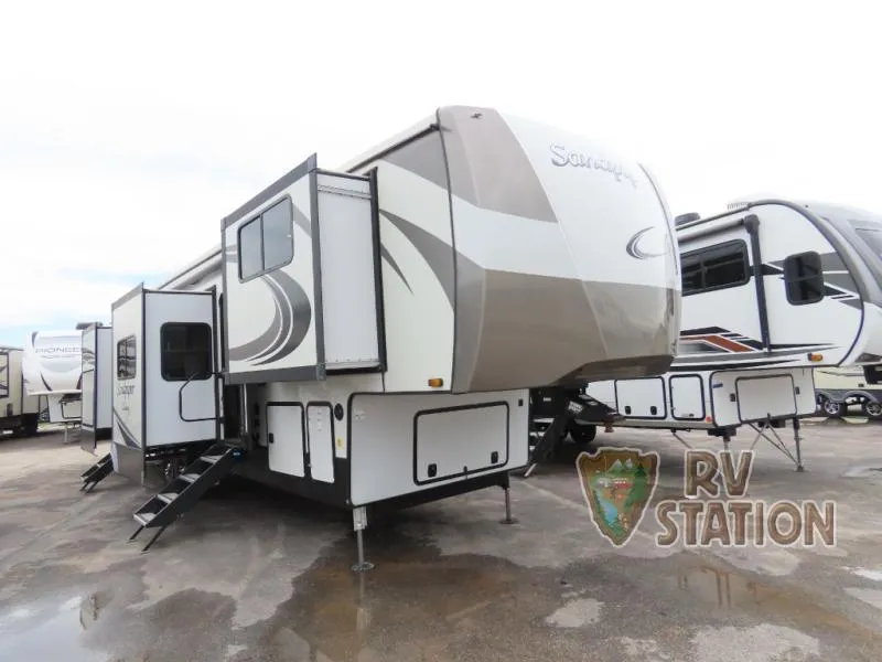 2022 Forest River Sandpiper Luxury 38FKOK - Photo 2