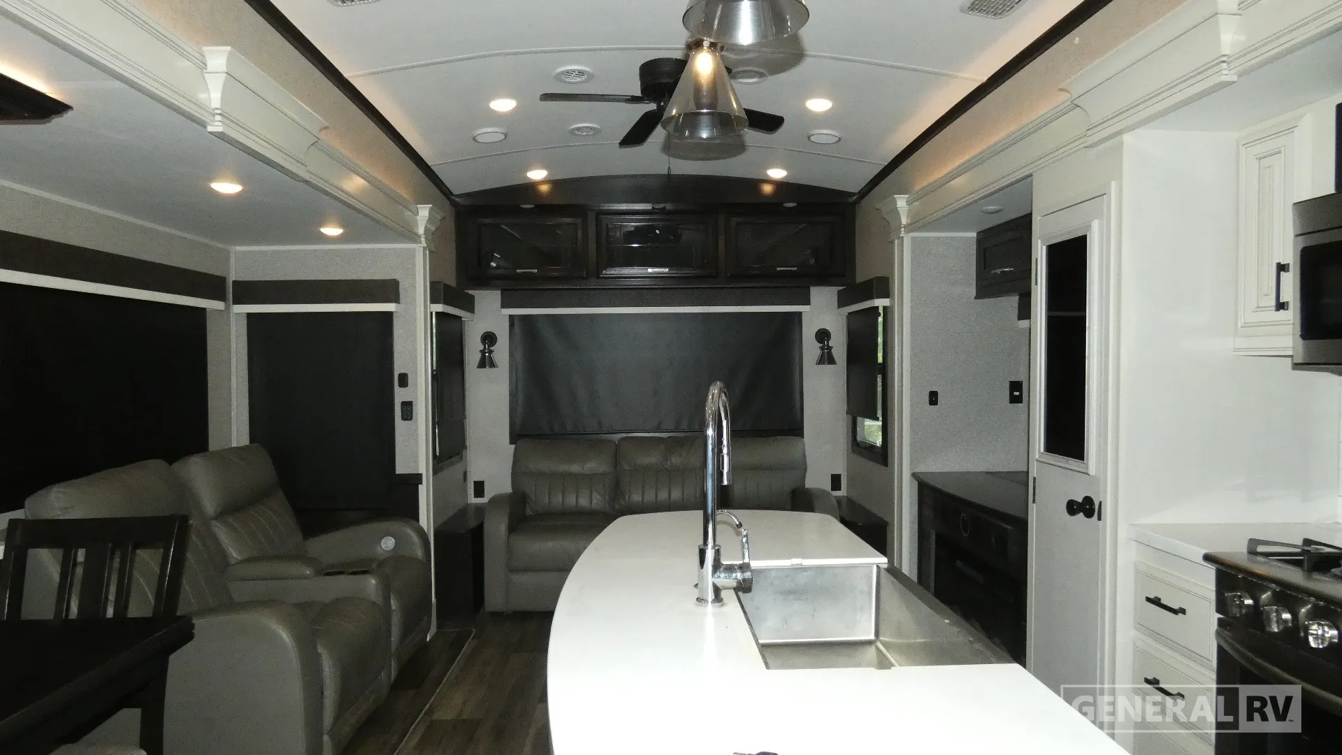 2022 Jayco Pinnacle 36SSWS - Photo 3
