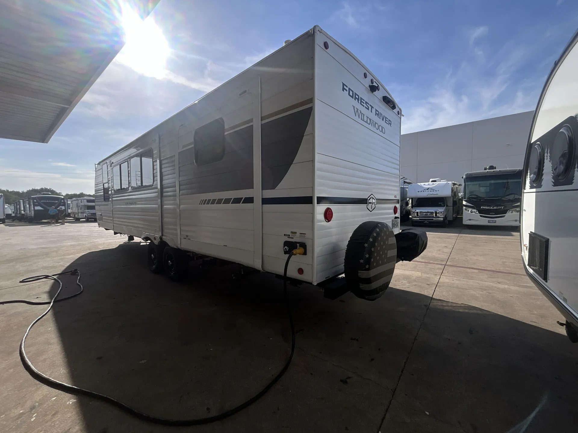 2025 Forest River Wildwood 31KQBTS — off campside