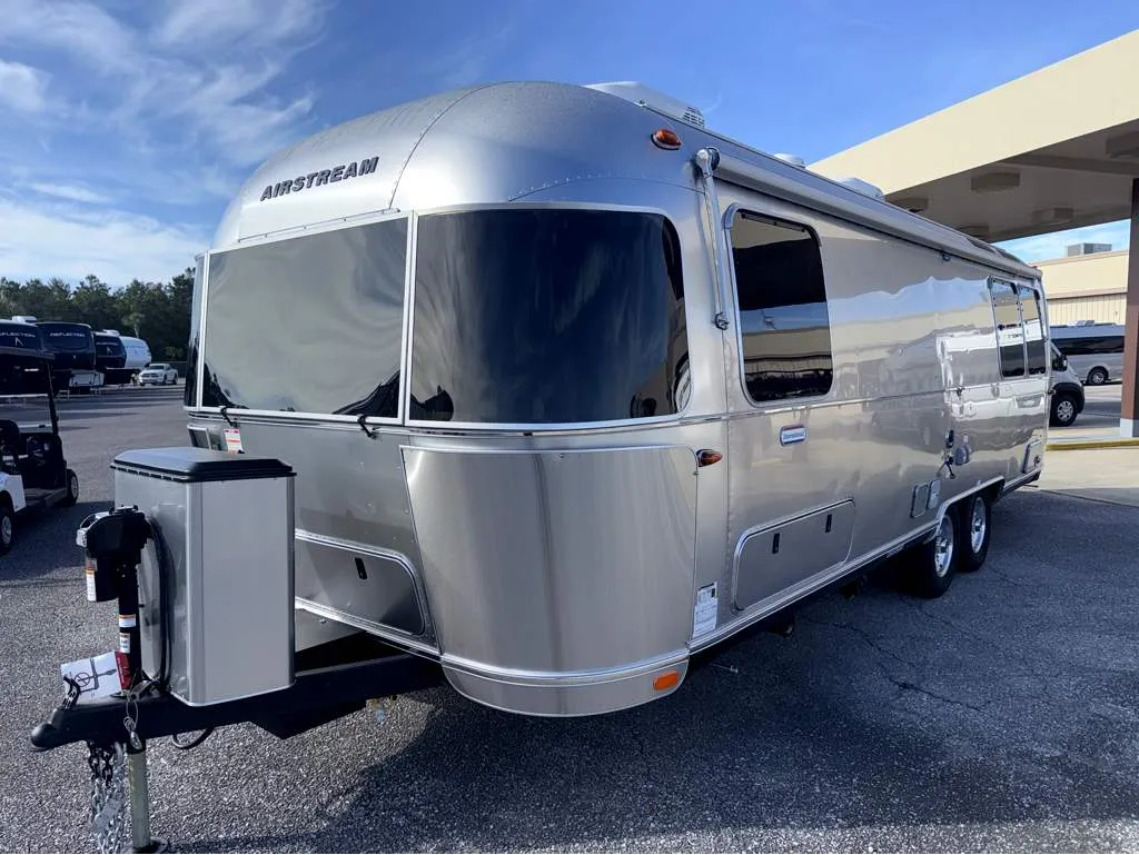 2026 Airstream International 27FB - Photo 3