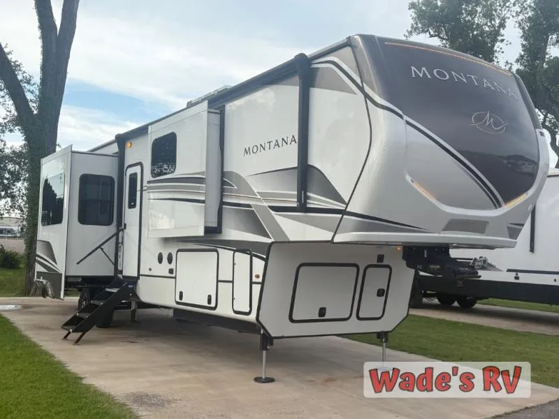 2025 Keystone Montana 3901RK - Photo 2