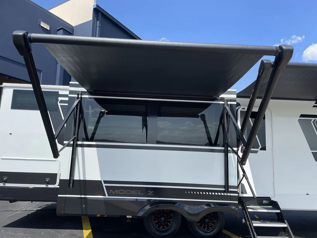 2025 Brinkley Model Z AIR 295, Photos photo 26
