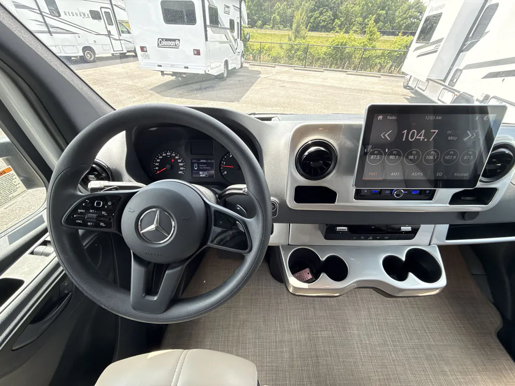 2022 Thor Motor Coach Tiburon 24FB, Photos photo 7