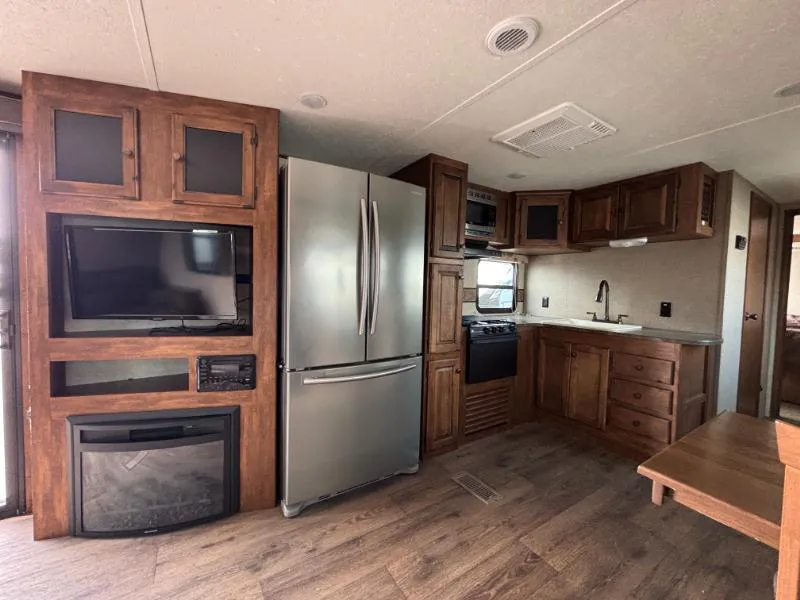 2015 Keystone Sprinter 370FLS - Photo 4