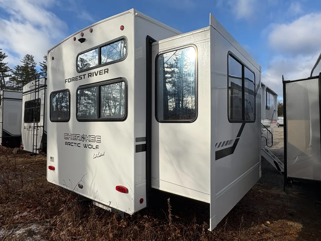 2026 Forest River Cherokee Arctic Wolf 38LEAHG — Photo 6