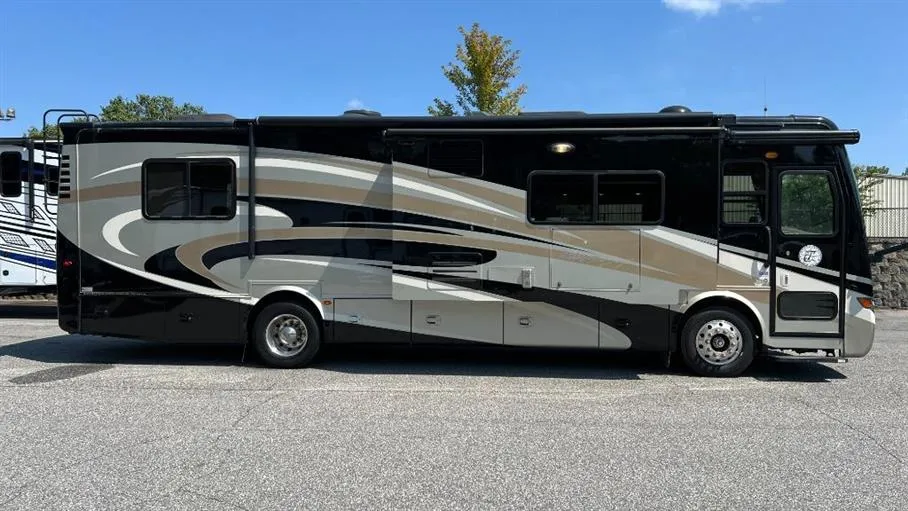 2014 Tiffin Motorhomes Allegro Breeze 32BR - Photo 2