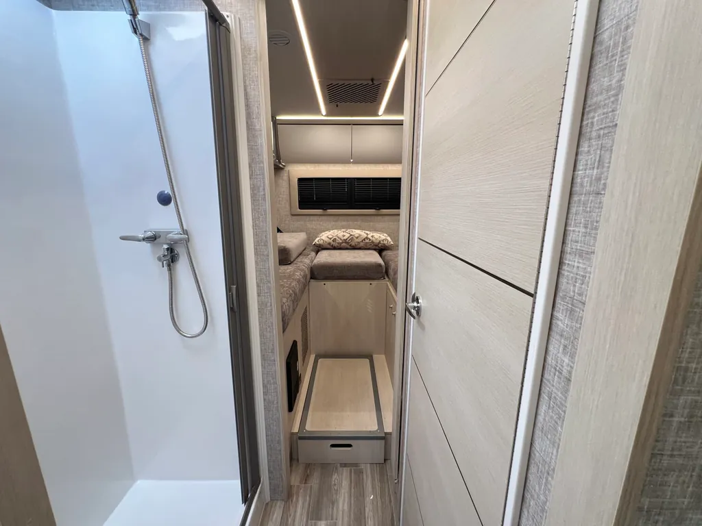 2025 Tiffin Wayfarer 25 XLW, Photos photo 16