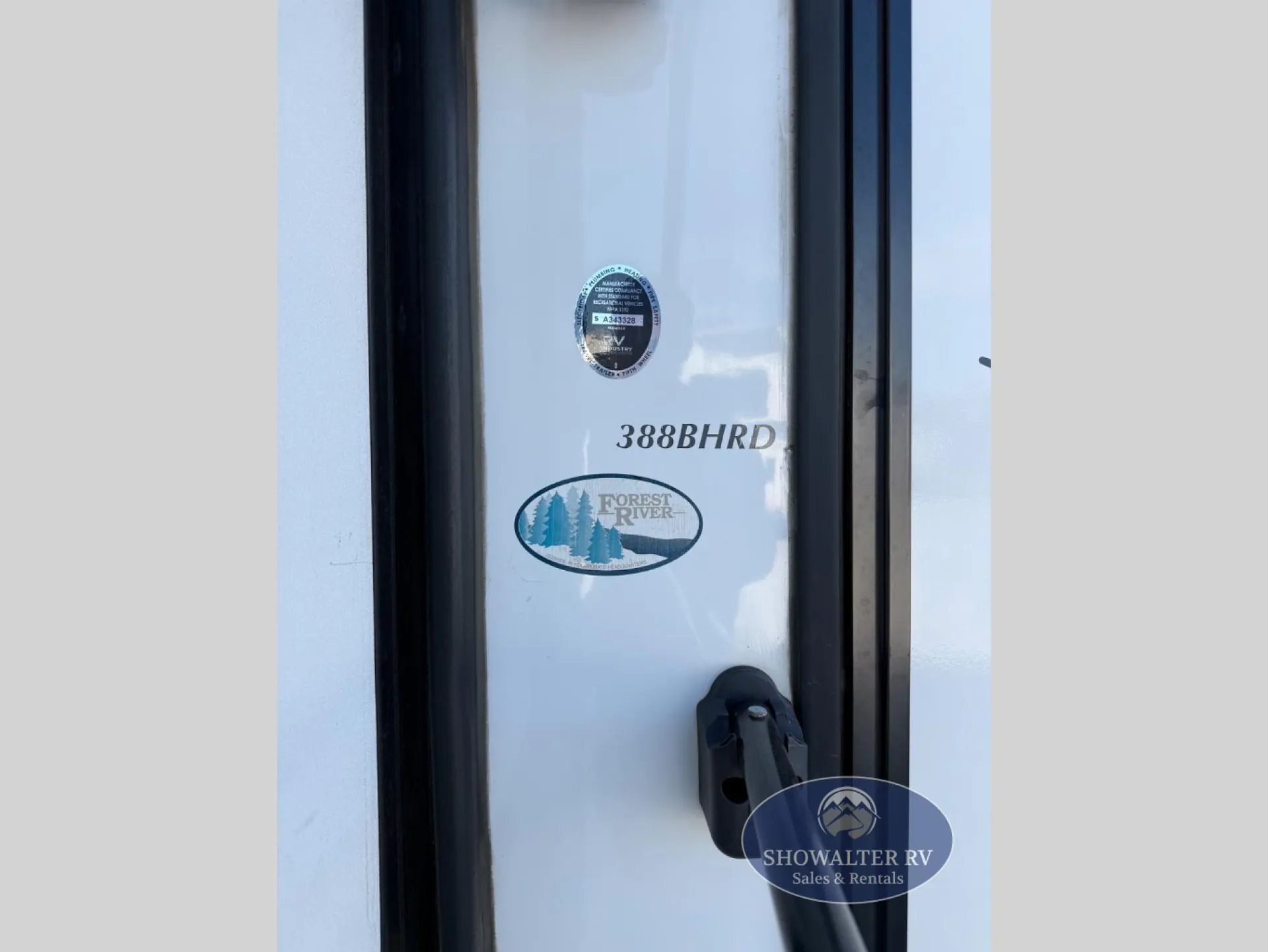 2022 Forest River Sandpiper Luxury 388BHRD - Photo 3