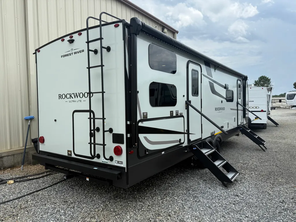 2027 Forest River Rockwood Ultra Lite 2706BH - Photo 4