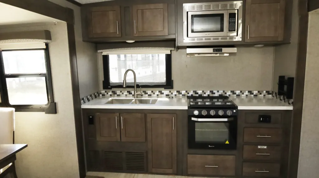 2020 Forest River Rockwood Signature Ultra Lite 8332SB - Photo 3