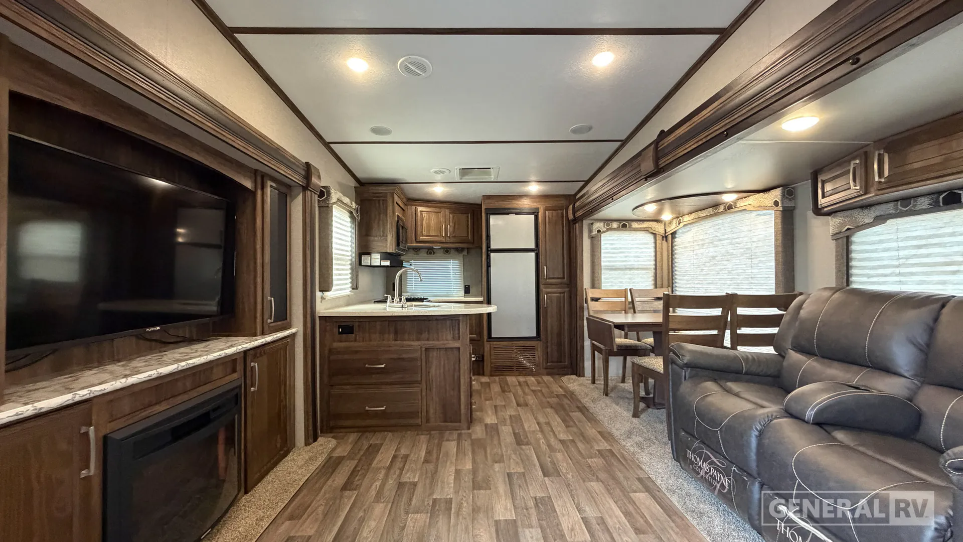 2017 Keystone Cougar XLite 28RKS - Photo 3