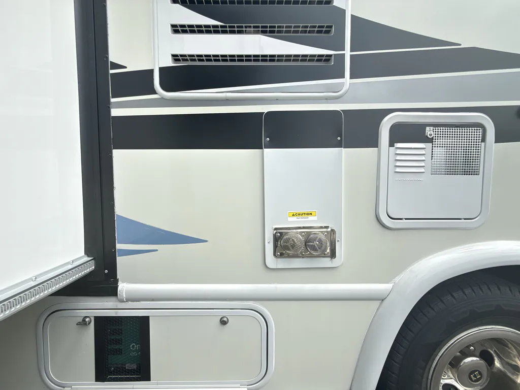 2023 Thor Motor Coach Vegas 24.3, Photos photo 27
