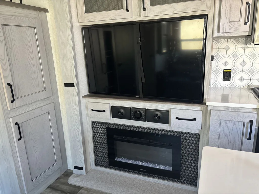 2024 Keystone Montana High Country 381TB, Photos photo 13