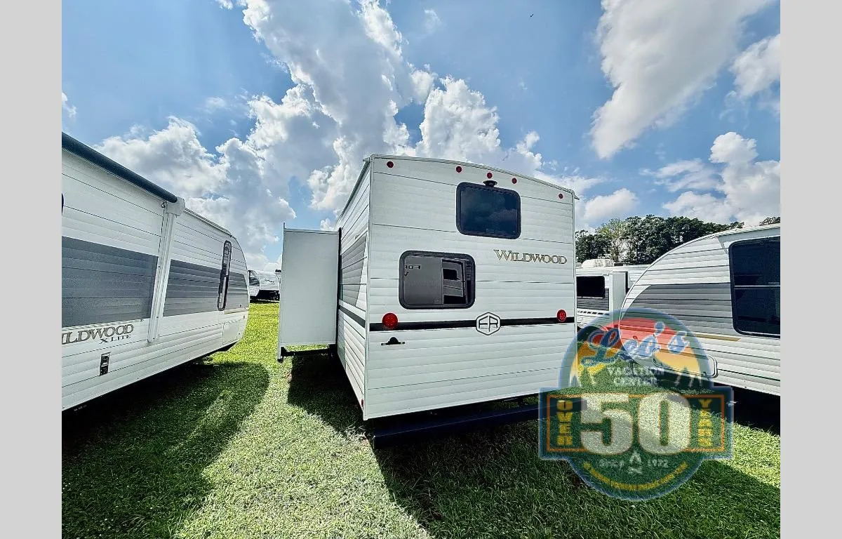 2026 Forest River Wildwood X-Lite 300ICE — Photo 5