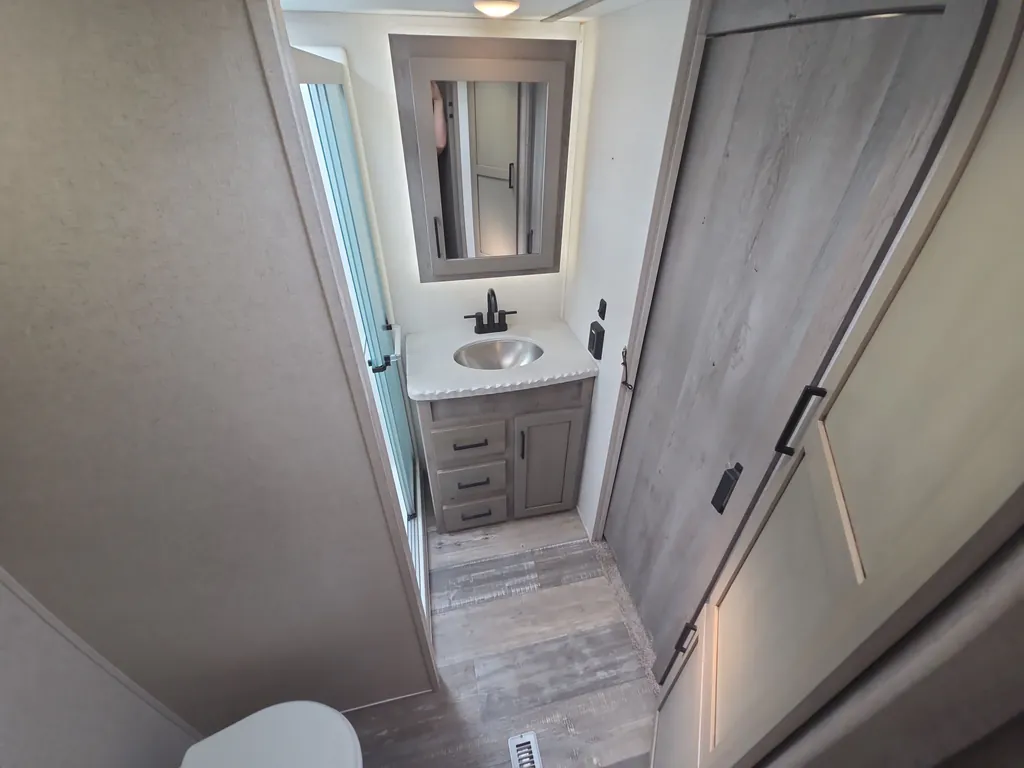 2020 Keystone Raptor 423, Photos photo 18