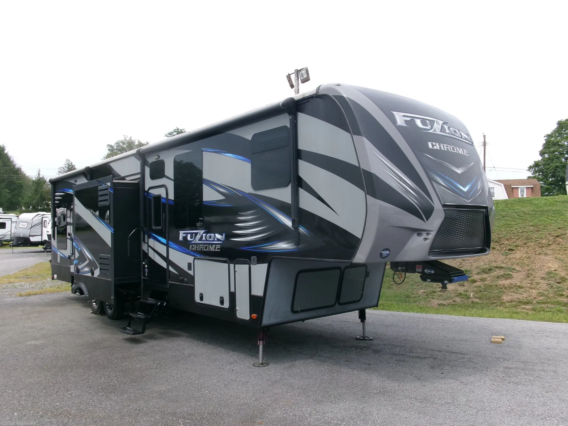 2016 Keystone Fuzion 345 - Photo 2