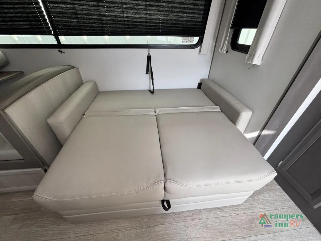 2027 Coachmen Catalina Legacy Edition 333DBDSCK, Photos photo 18