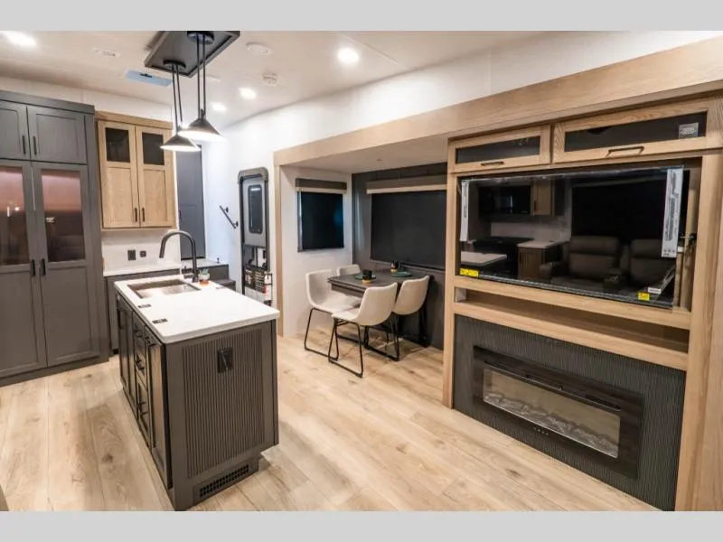 2026 Forest River Rockwood Signature R372RL - Photo 4