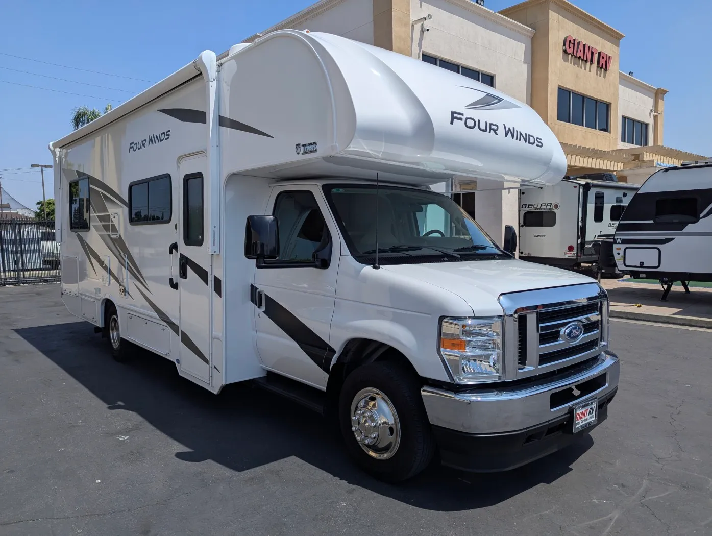 2025 Thor Motor Coach Four Winds 25V - Photo 2