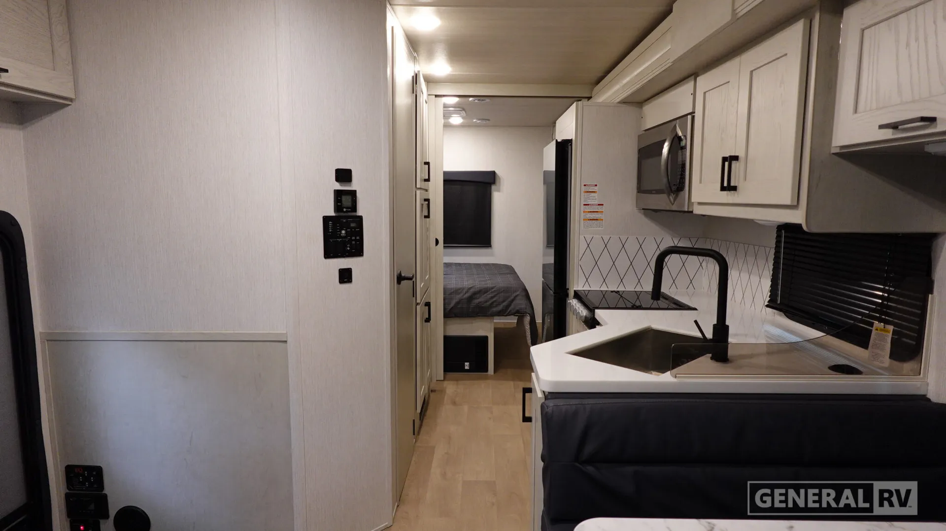 2027 NeXus RV Maximus 32MX - Photo 3