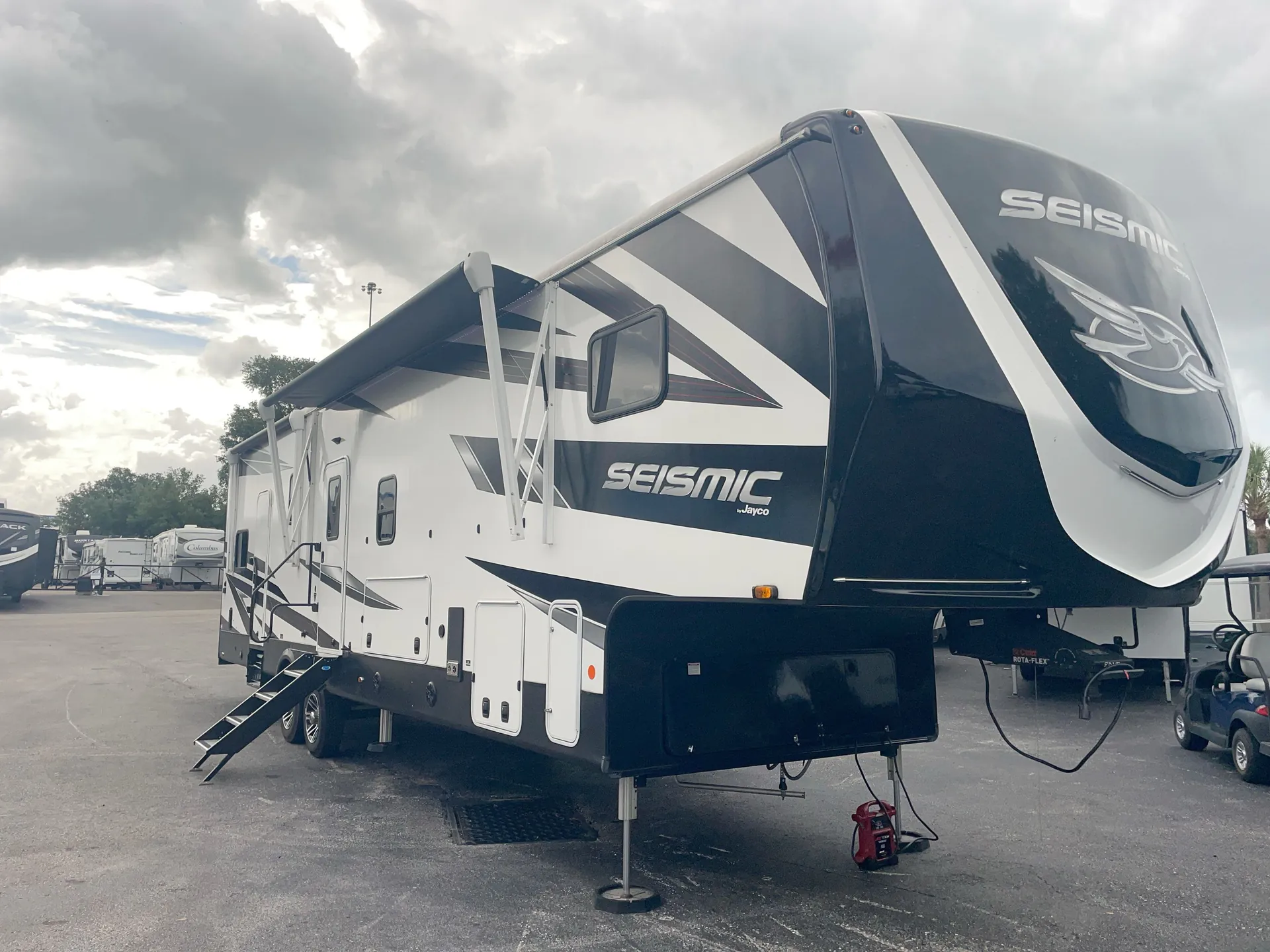2025 Jayco Seismic 359 - Photo 2