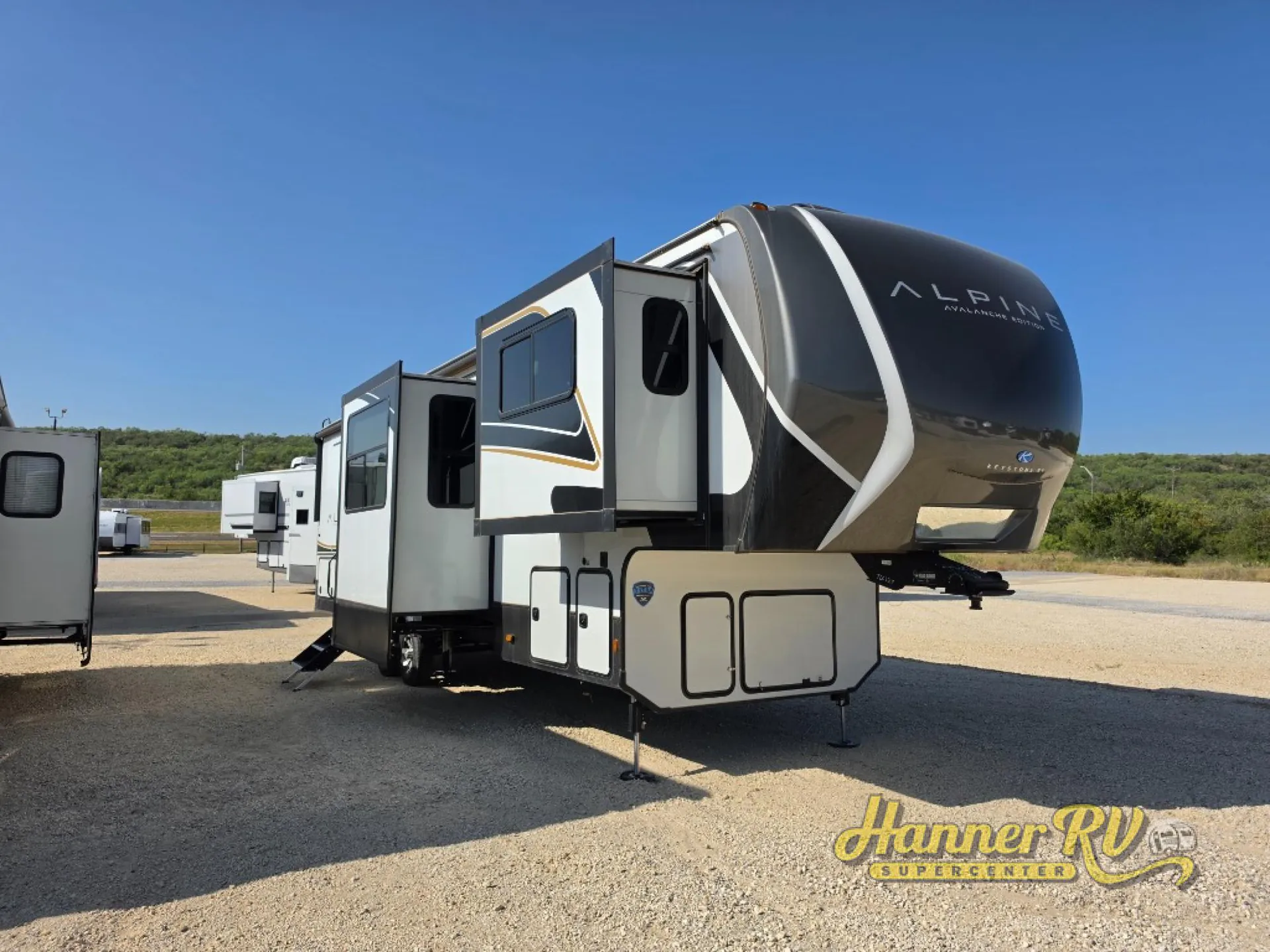 2025 Keystone Alpine Avalanche Edition 346FL - Photo 2