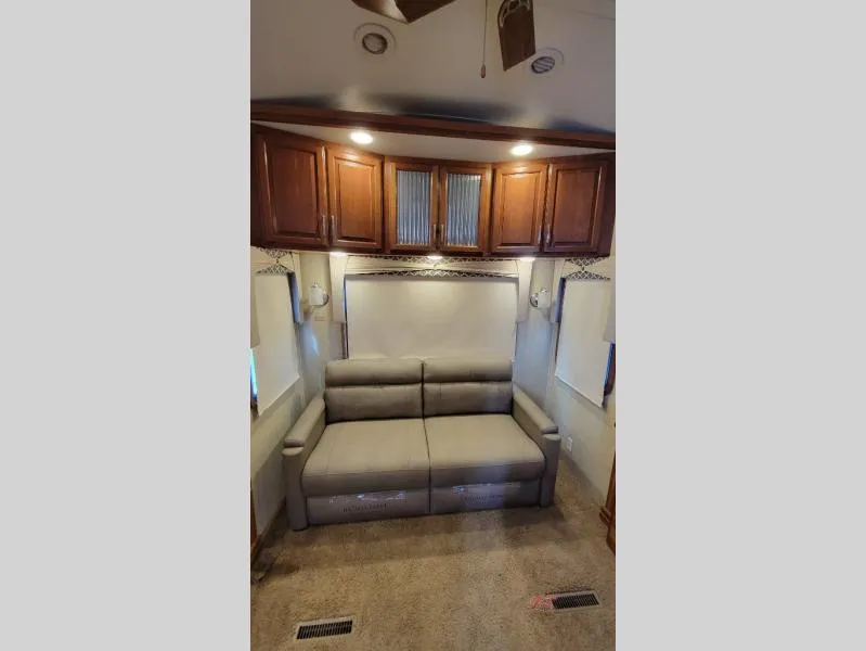 2016 DRV Luxury Suites Tradition 384RSS - Photo 2