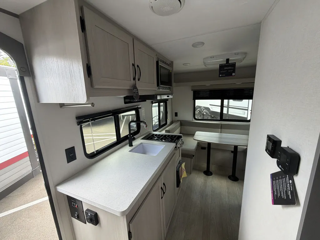 2027 Coachmen Catalina Summit Series 7 154RDX, Photos photo 3