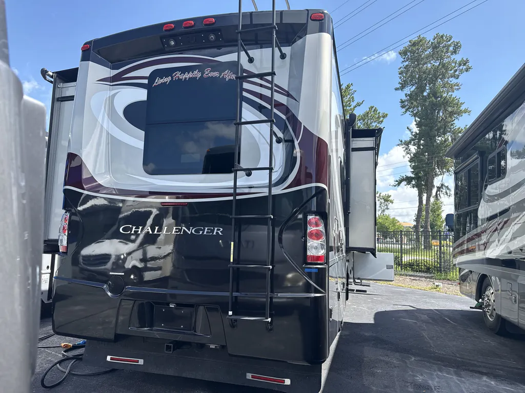 2017 Thor Motor Coach Challenger 37YT, Photos photo 7