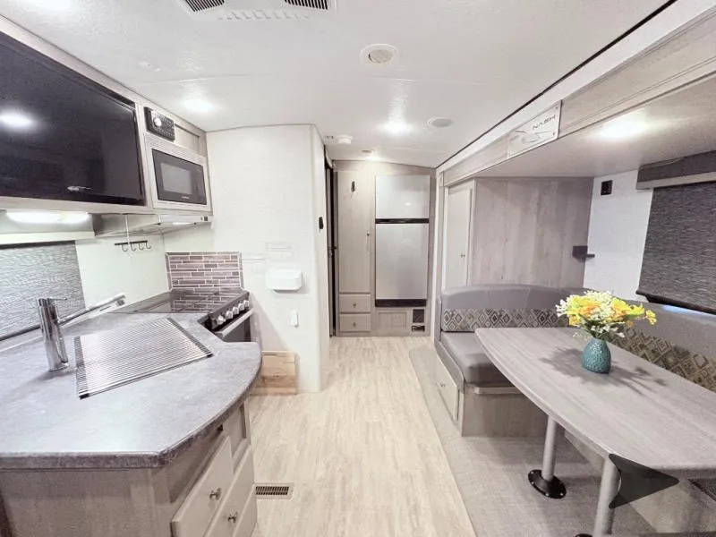 2025 Northwood Nash 18FM - Photo 3