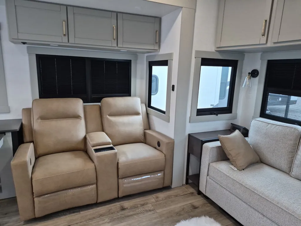 2026 Brinkley Model Z 3600, Photos photo 20