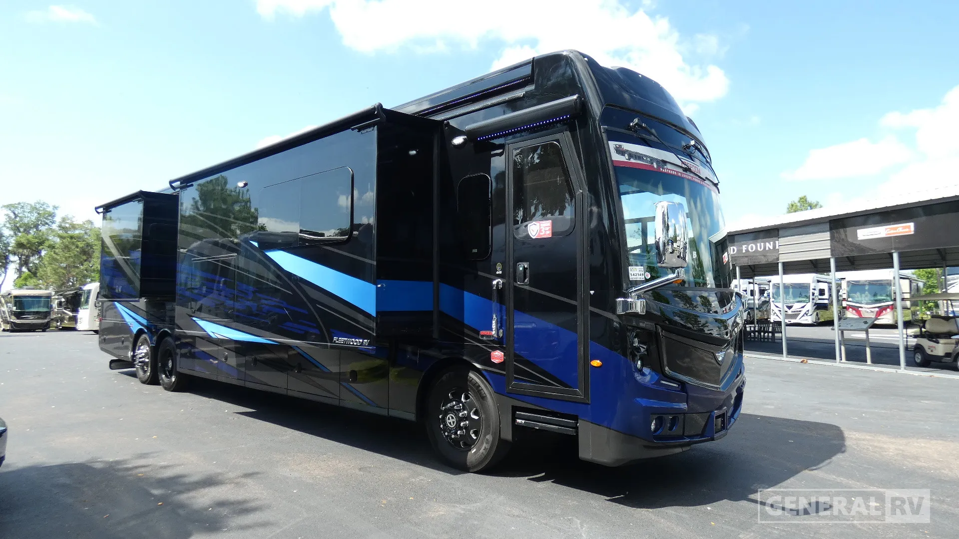 2026 Fleetwood Discovery LXE 44S - Photo 2