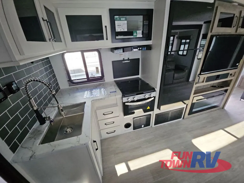 2027 Forest River Solaire 3150TBSS, Photos photo 9