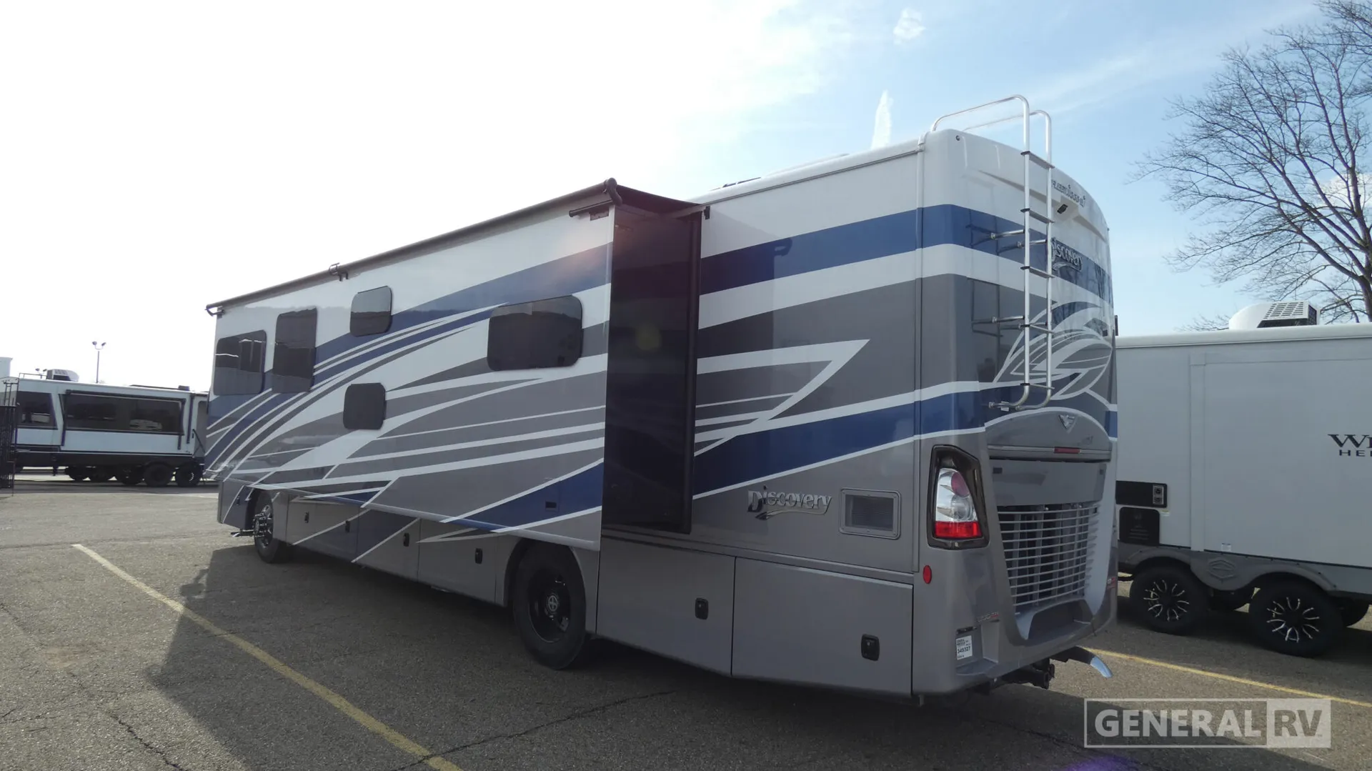 2026 Fleetwood Discovery 38N - Photo 4