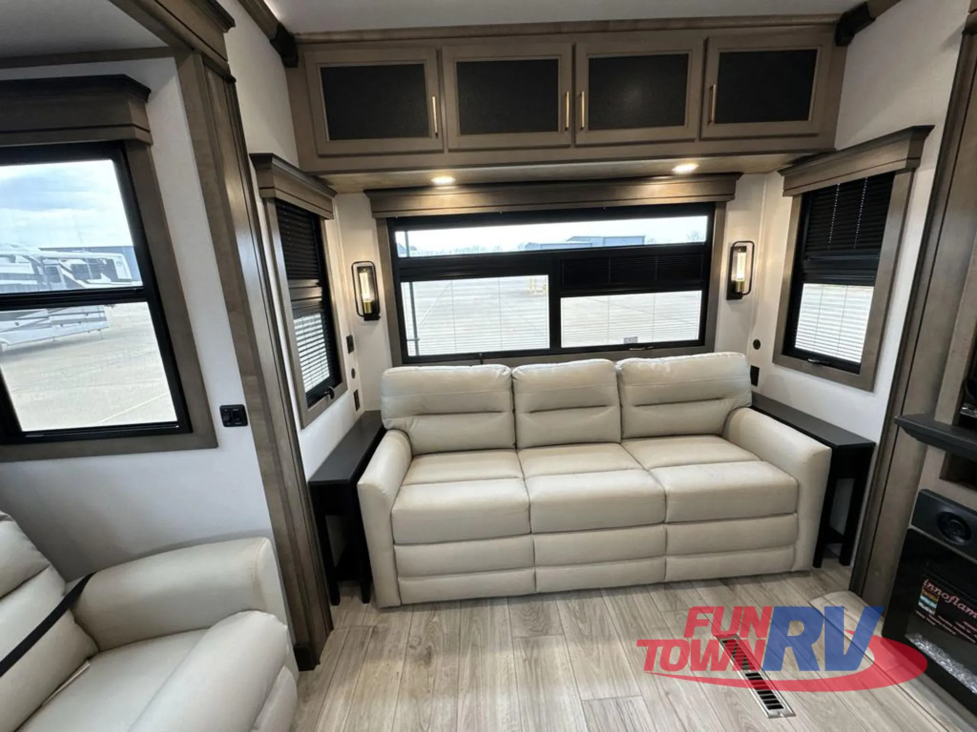 2025 Keystone Montana 3623EB - Photo 3