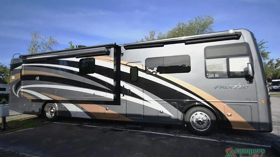 2019 Thor Motor Coach Palazzo 37.4 - Photo 3