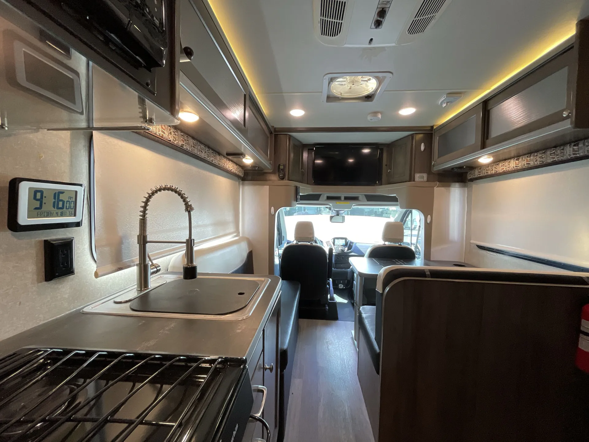 2018 Winnebago Fuse 23T — living area main
