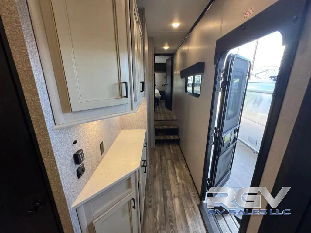 2022 Highland Ridge Silverstar XLT 354MBH, Photos photo 27