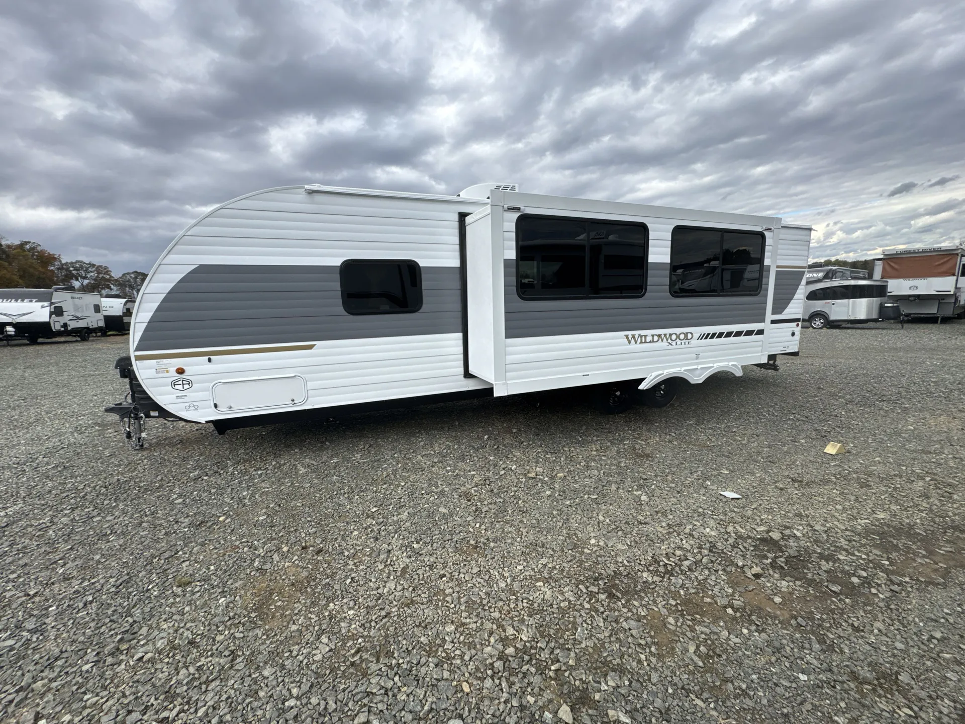 2026 Forest River Wildwood X-Lite 26ICE — off campside