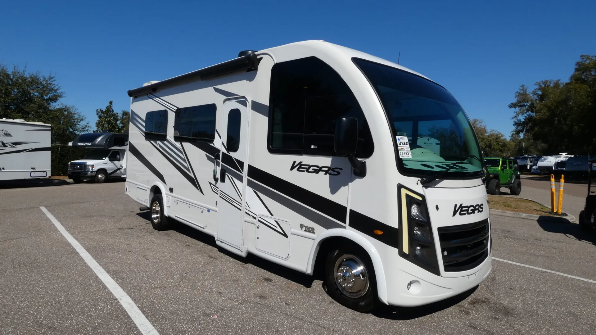 2024 Thor Motor Coach Vegas 24.3 - Photo 2