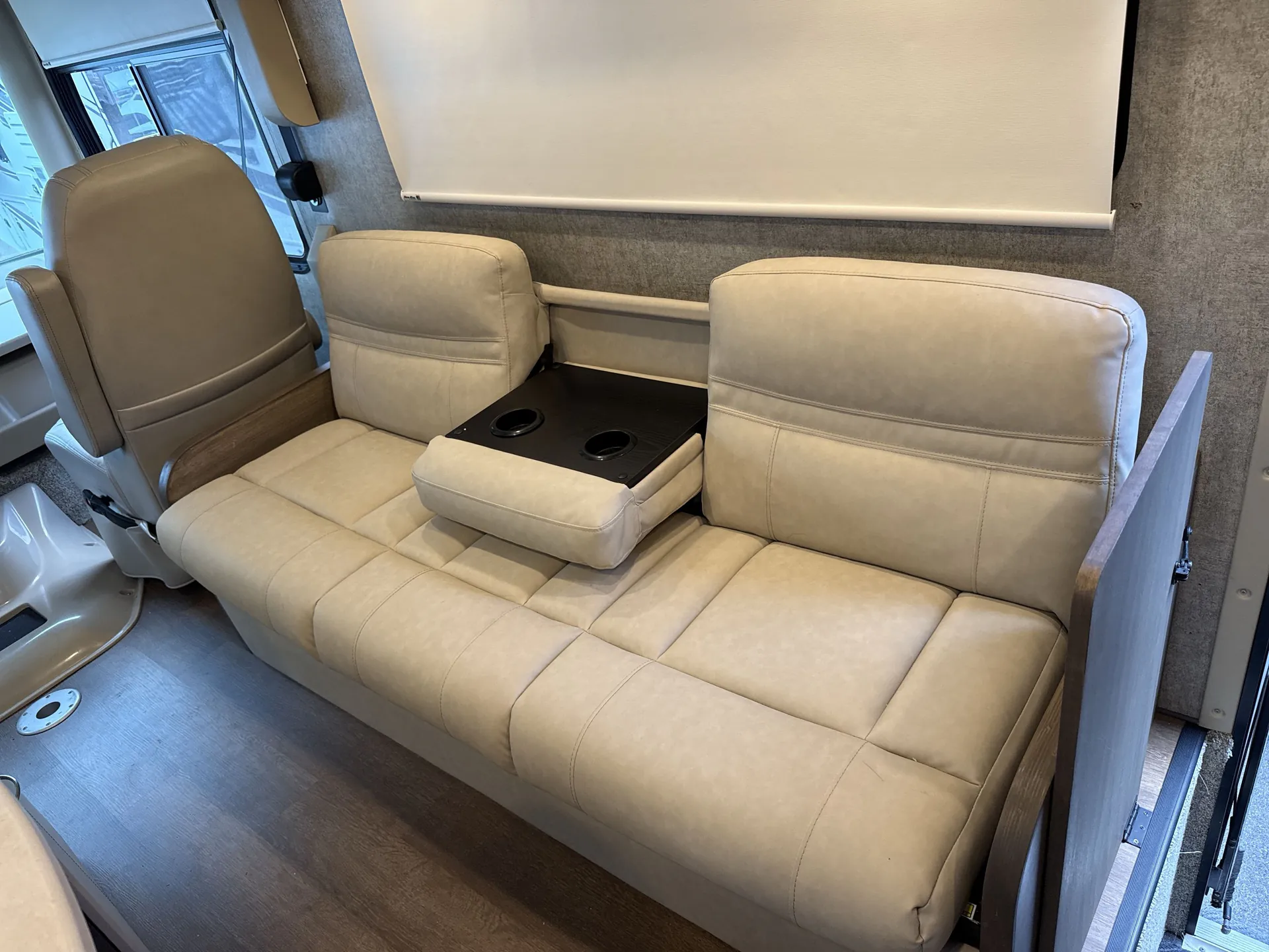 2022 Thor Motor Coach Miramar 34.6 — living area main