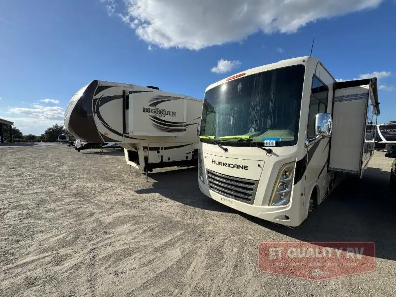 2022 Thor Motor Coach Hurricane 29M - Photo 4
