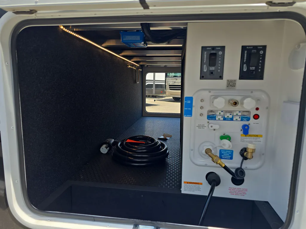 2026 Brinkley Model Z Air 297, Photos photo 5