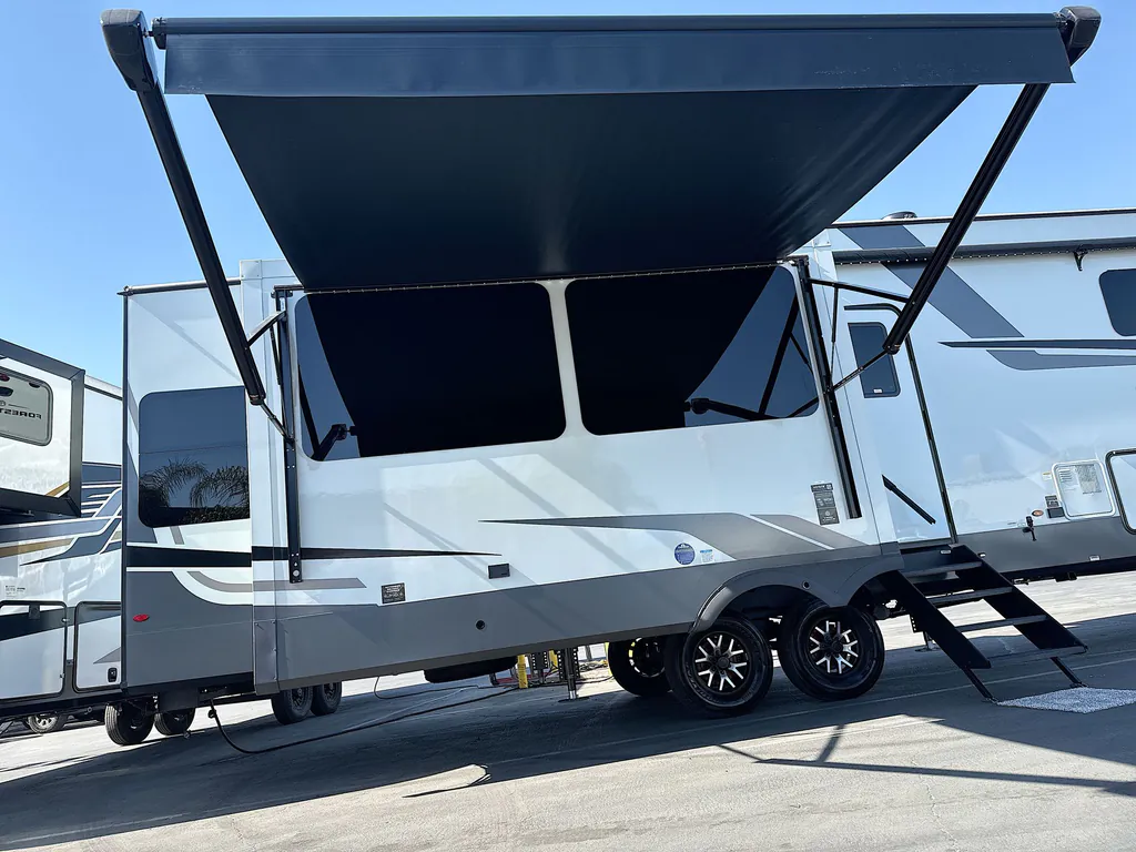 2027 Forest River Rockwood Signature 401SFB, Photos photo 13