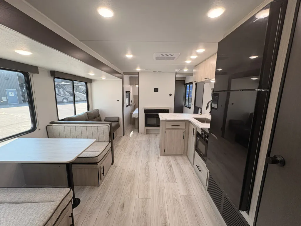 2027 East to West Della Terra 280BH, Photos photo 4