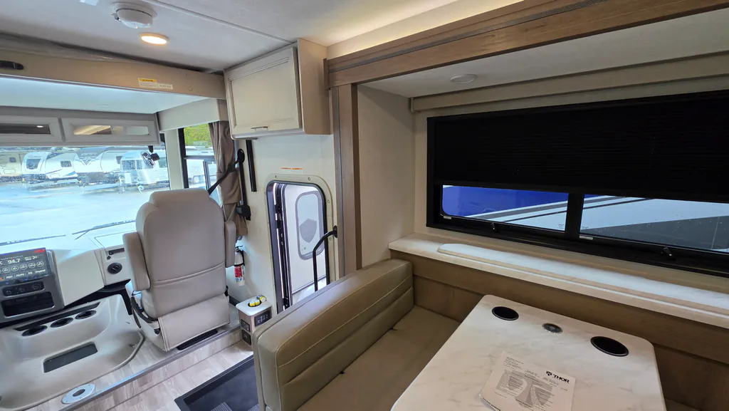 2027 Thor Motor Coach Windsport 36H, Photos photo 5