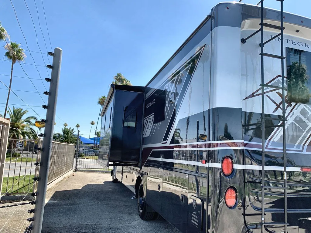 2026 Entegra Coach Accolade 37K, Photos photo 3