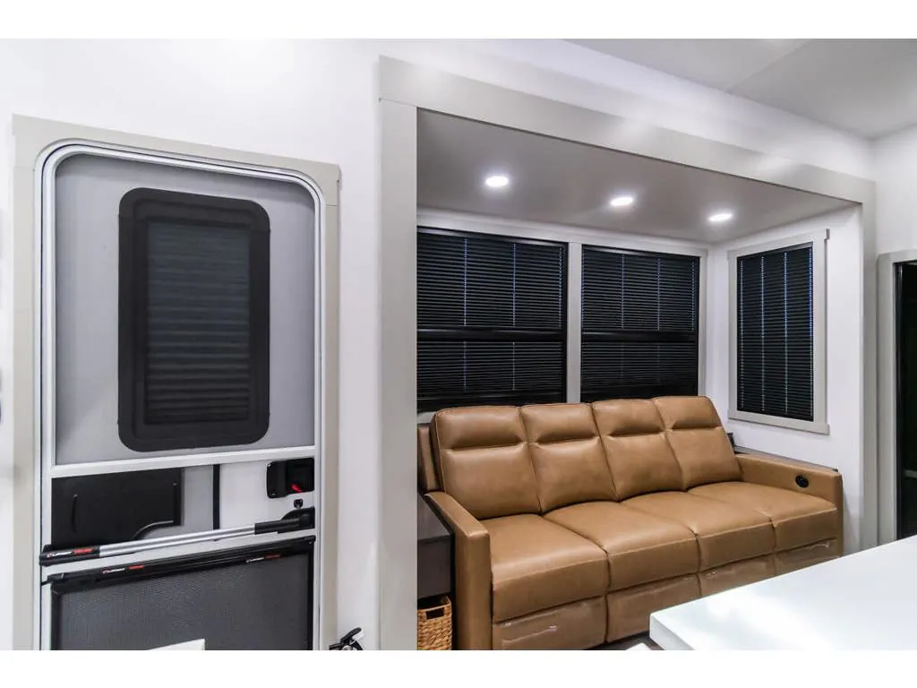 2025 Brinkley Model G 3500, Photos photo 6