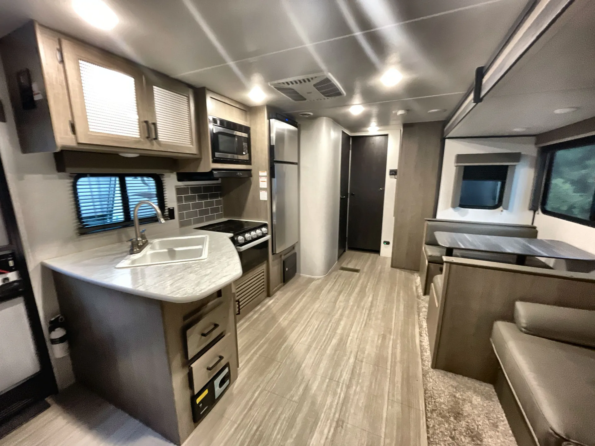 2021 Keystone Hideout 318BR — living area main