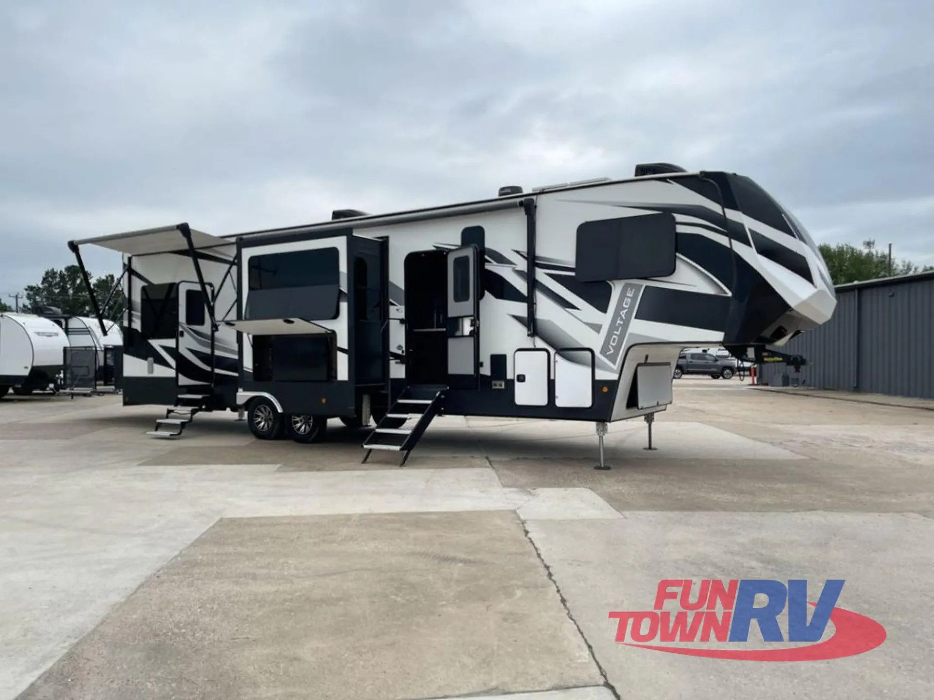 2021 Dutchmen Voltage 3635 dealer photo 1 from Fun Town RV